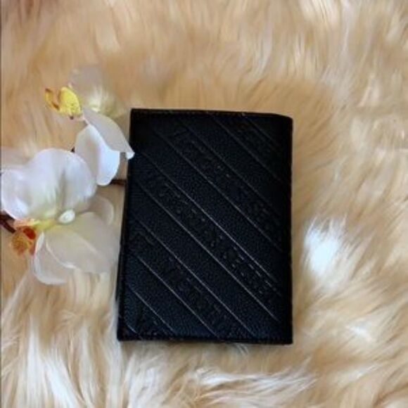 VICTORIA’S Secret Passport Credit Cards Ho… - Picture 4 of 7